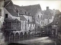 Gros-plan sur le cabaret la même année.