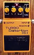 La Boss DS-2 succède à la DS-1 en 1987.
