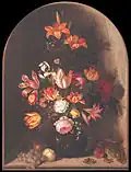 Vase de fleurs dans une niche