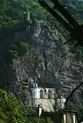 Église rupestre et ruines du château de Bosselstein