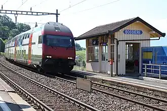 Gare de Bossière avec le quai et l'abri côté lac.