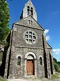 Le portail ouest de l'église paroissiale.