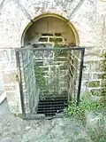 Botsorhel : la fontaine près du lavoir.