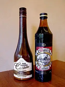 Description de l'image Bottles of Vana Tallinn.jpg.