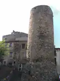 Tour ronde de remparts.