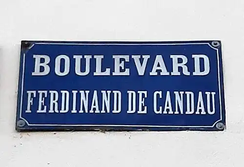 Panneau de rue du boulevard Ferdinand-de-Candau.
