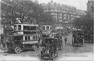 Deux bus Brillié se suivant dans le boulevard des Italiens.
