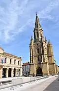 La façade ouest de l'église.