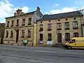 Mairie et bureau de poste.