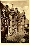 Cour du Palais Jacques-Cœur. Héliogravure. Maison d'édition Michel Lévy frères.
