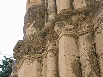 Chapiteaux de l'église de la trinité.