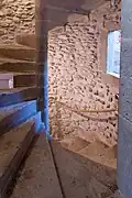 Escalier adossé au donjon (aile sud).