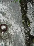 Détail de la dalle funéraire gravée du XIIIe&nbsp;siècle.