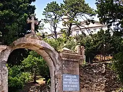 Entrée du monastère.