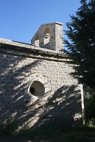 Pignon sud avec oculus et clocher.