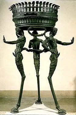 Brasero tripode de bronze aux satyres ithyphalliques, Musée archéologique de Naples (cabinet secret).