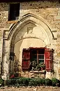 Ancienne abbaye Notre-Dame du Nid-au-Merle, porte murée.