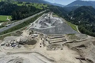 Accès côté autrichien à Deponie Ahrental.