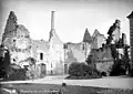 La cour du château à la fin du XIXe siècle, photographiée par Séraphin-Médéric Mieusement.