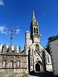 Façade et calvaire.