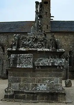 Le calvaire de Tronoën : face sud, vue d'ensemble