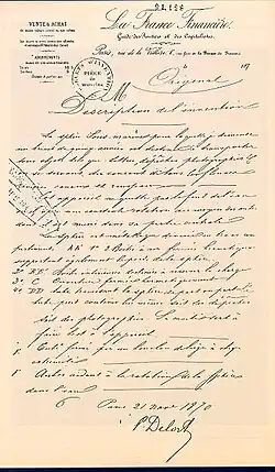 Photographie en couleurs d'un texte manuscrit.