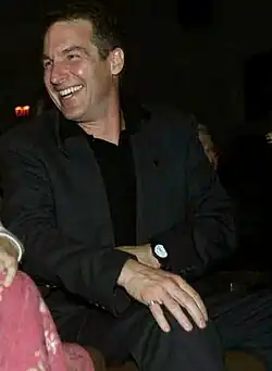 Brian Benben interprète Max