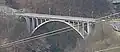Le pont reliant le chef-lieu d'Avise au village de Runaz, situé à l'envers.