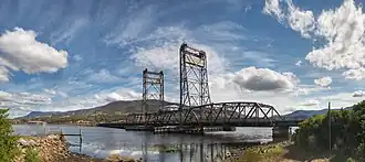 Le Bridgewater Bridge, passant au-dessus de la Derwent River entre les villes de Granton et de Bridgewater.