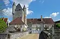 Entrée actuelle sur la haute-cour avec logis et donjon