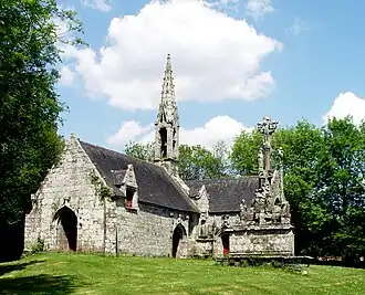 Briec : la chapelle Saint-Vennec et son calvaire