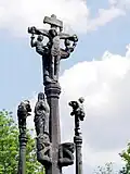 Le calvaire de Saint-Venec, la croix sommitale et les deux larrons.