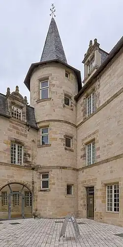 La tourelle d'angle.