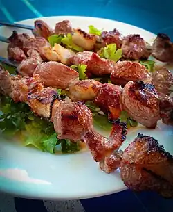 Brochettes de porc.