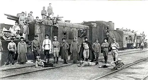 Train blindé capturé en la gare en 1919.
