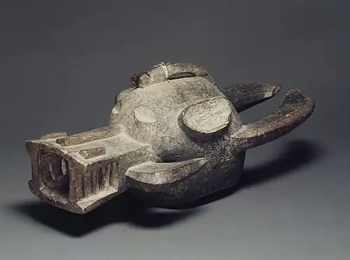 Masque Sénoufo des environs de Korhogo (début du XXe siècle), New York, Brooklyn Museum.