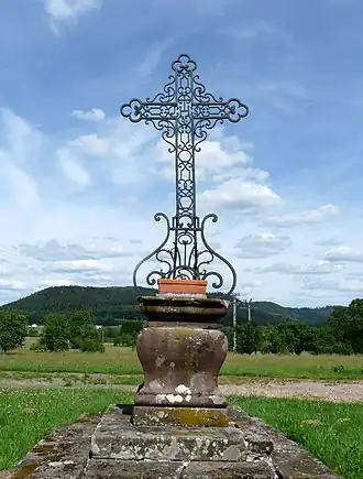 Croix en fer forgé du XVIIIe siècle.