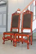 Fauteuil pour mariés à l'église de Lavangen réalisées par l'élève de Kinsarvik, Andreas Nilsskog, 1936.
