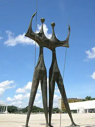 La statue Os Candangos