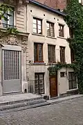 Escaliers du côté pair de la rue