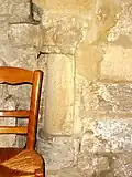 Colonnette de l'arcature plaquée du chœur.