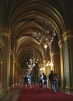 Intérieurs.