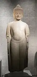 Buddha debout. Preah Khan (Angkor). Post-Bayon, 1re moitié du XIVe s. Grès. H. 178 cm. Musée Guimet