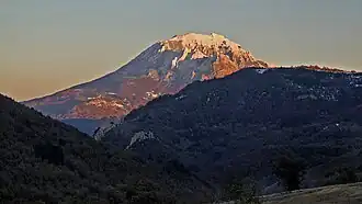 Le pech de Bugarach en hiver.
