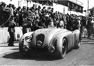 Victoire des 24 Heures du Mans 1937 avec Robert Benoist et Jean-Pierre Wimille