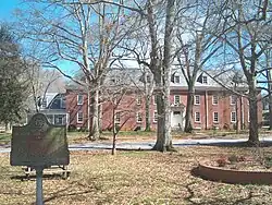 Description de l'image Building of the Georgia School for the Deaf, Fannin Hall, built in 1846, as a field hospital for Civil War soldiers during American Civil War.jpg.