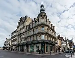 avec la place Foch.