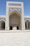 Un des iwans dans la cour de la mosquée Kalon.