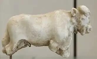 Statuette en calcaire d'un taureau. Musée du Louvre.