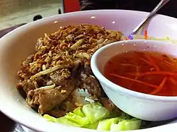Le Bún bò nam bộ ou Bún bò xào (kinh/viêt) au boeuf.